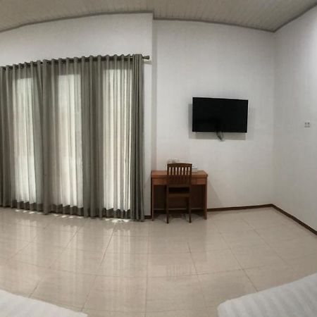 Aurora Hotel Siliwangi จิเรบอน ภายนอก รูปภาพ