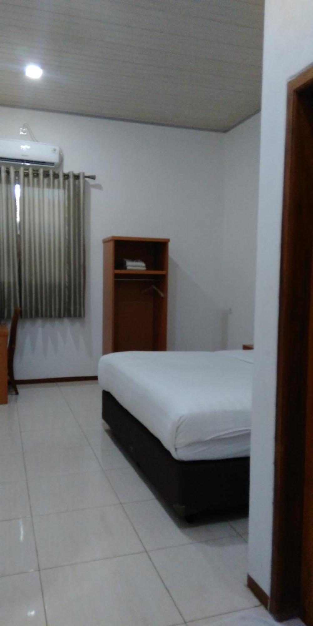 Aurora Hotel Siliwangi จิเรบอน ห้อง รูปภาพ